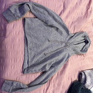 gray croppedd hoodie